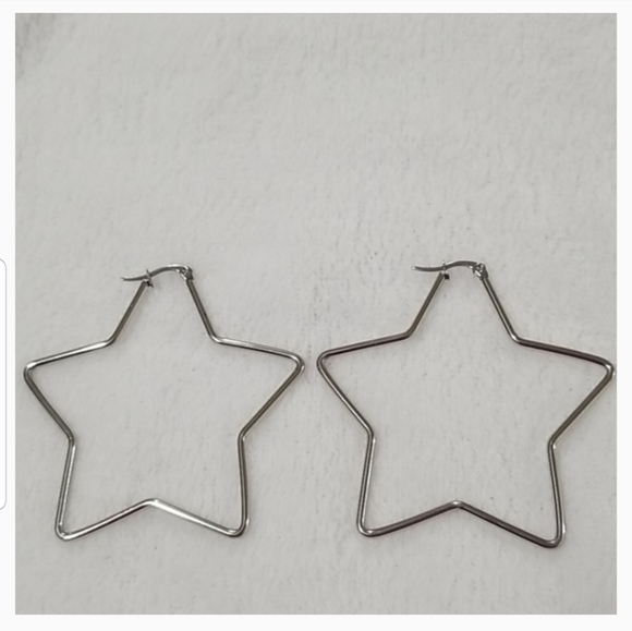 🔴🆕️ Star Earrings Hoops - Picture 8 of 11